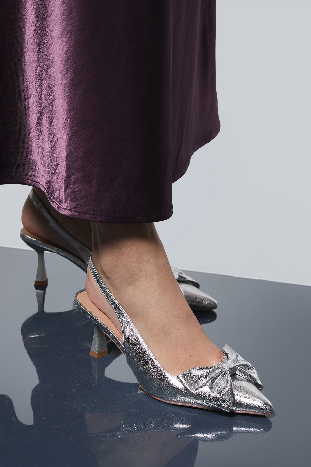 Oasis Dora Faux Metallic Leather Bow Slingback Medium Stiletto Heeled Court Shoes Silver image 3