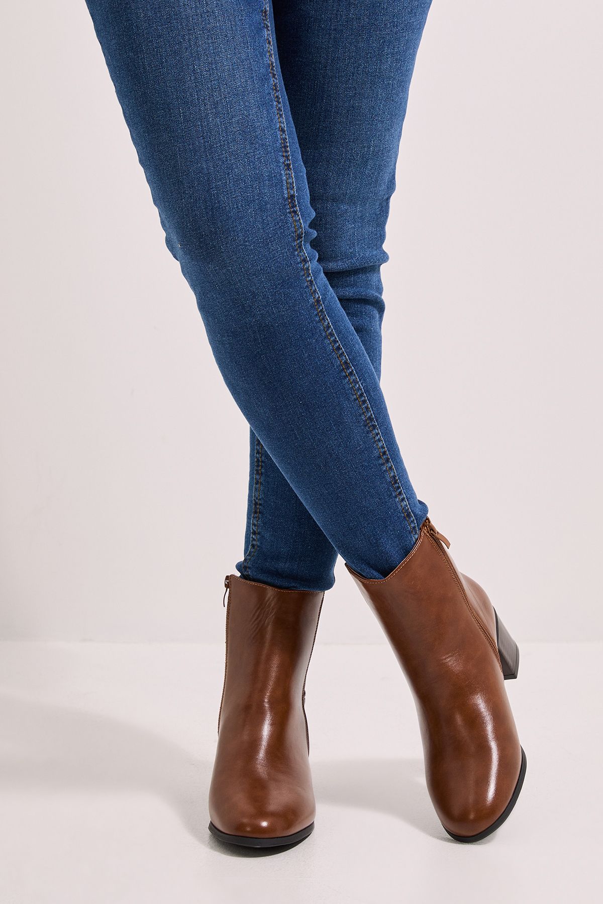 Dorothy Perkins Wide Fit Maias Block Heel Chelsea Boots Dark Tan image 2