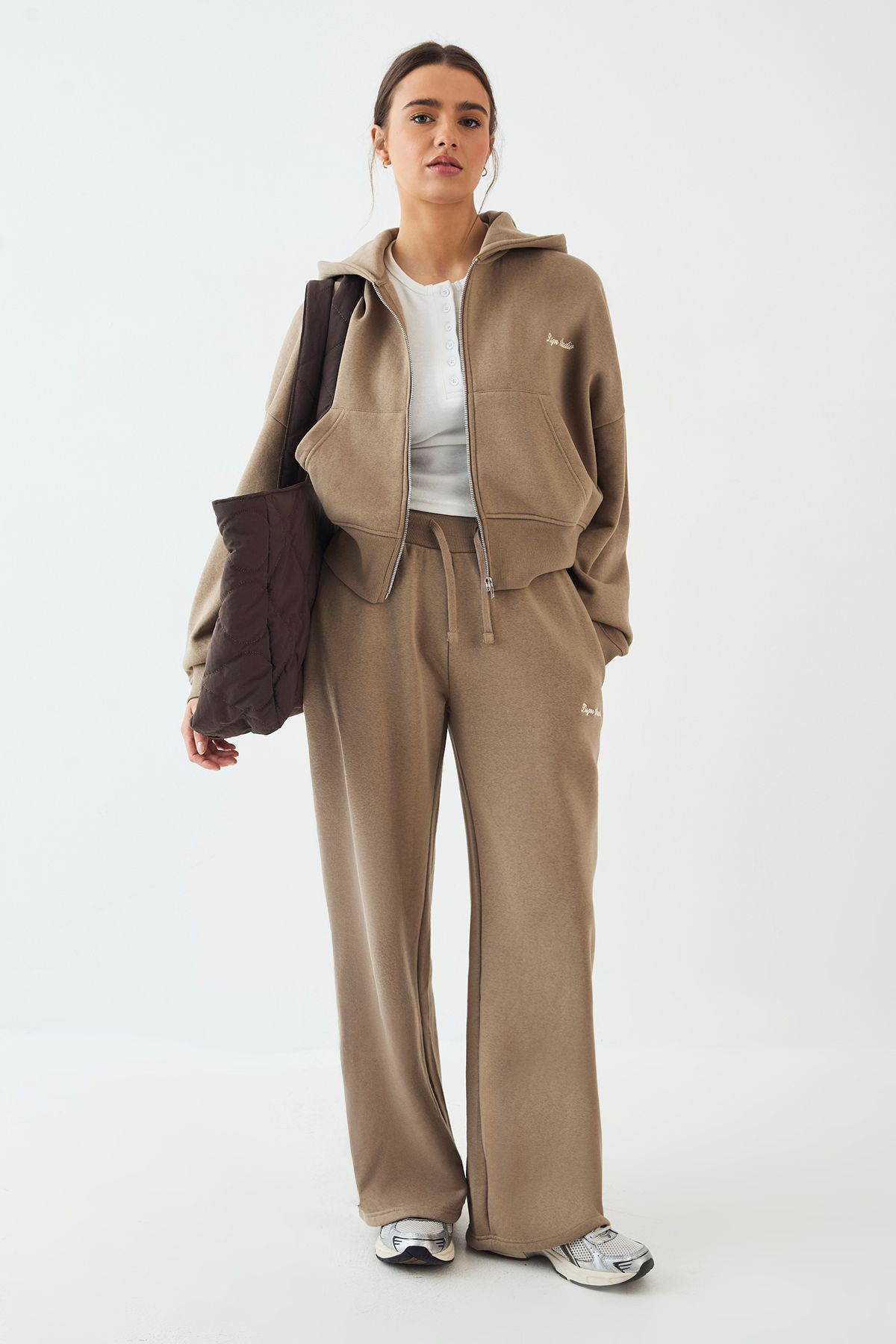 DSGN Studio DSGN Studio Deep Hem Boxy Crop Zip Through Hooded Tracksuit Khaki image 3