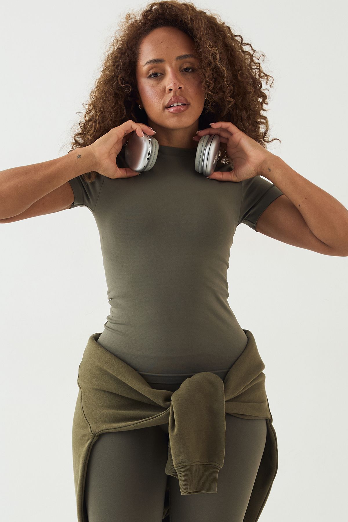 DSGN Studio DSGN Studio Sport Ultra Contour Seamless Fitted Short Sleeve Top Fern image 3