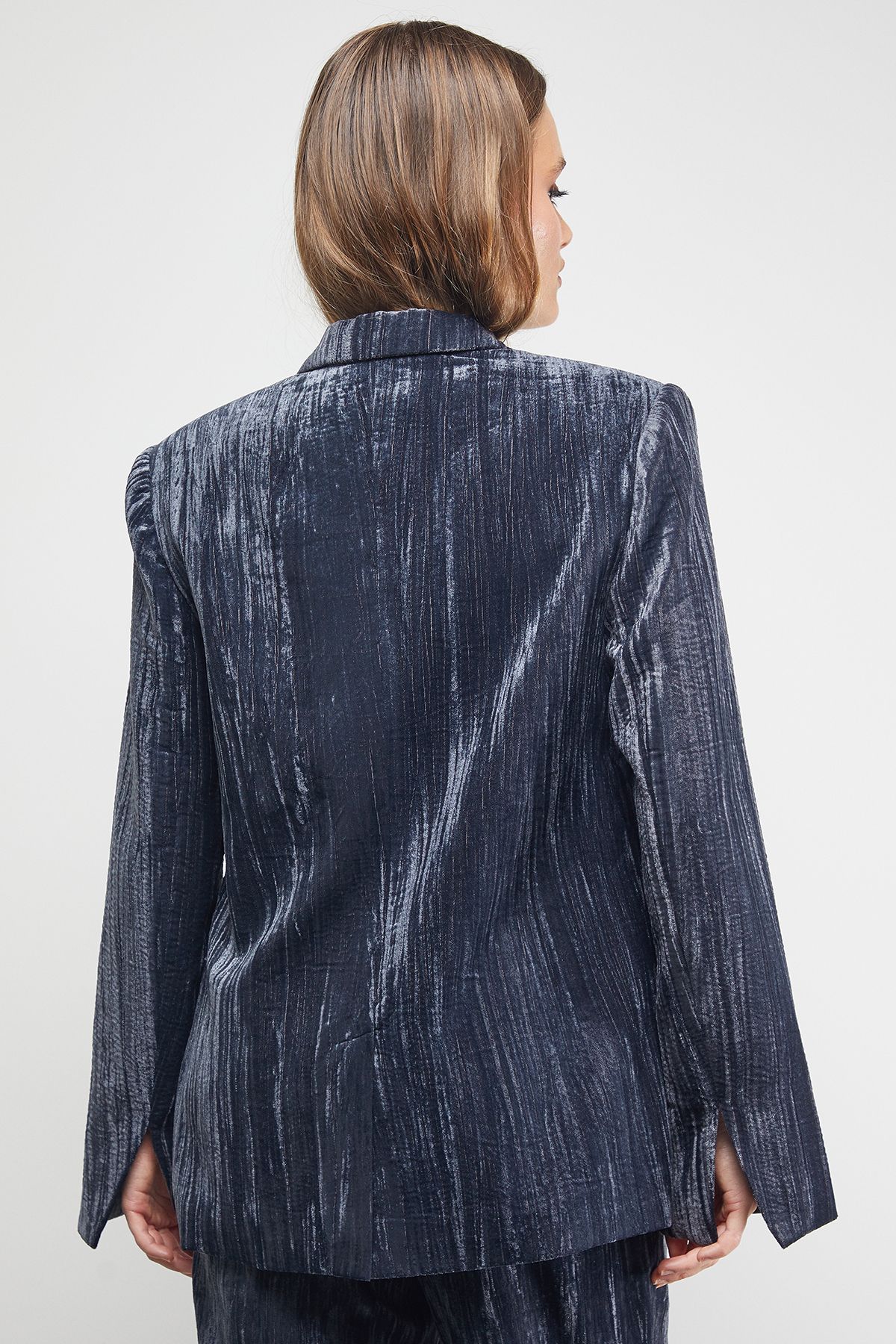 Warehouse Oversized Crushed Velvet Blazer Co-ord Dark Grey image 3