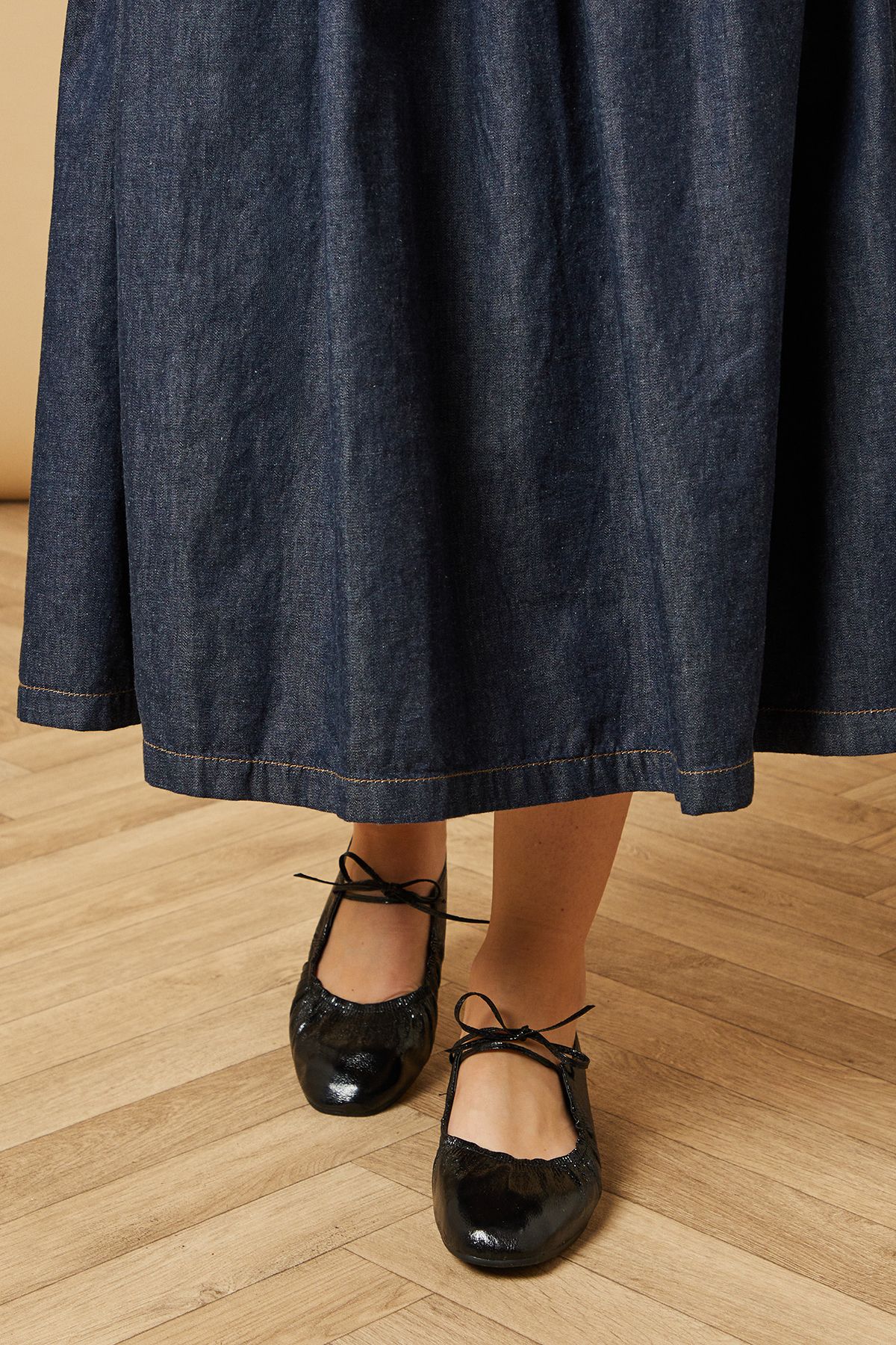 Oasis Elizabeth Faux Leather Lace Up Detail Flat Ballet Pumps Black image 3