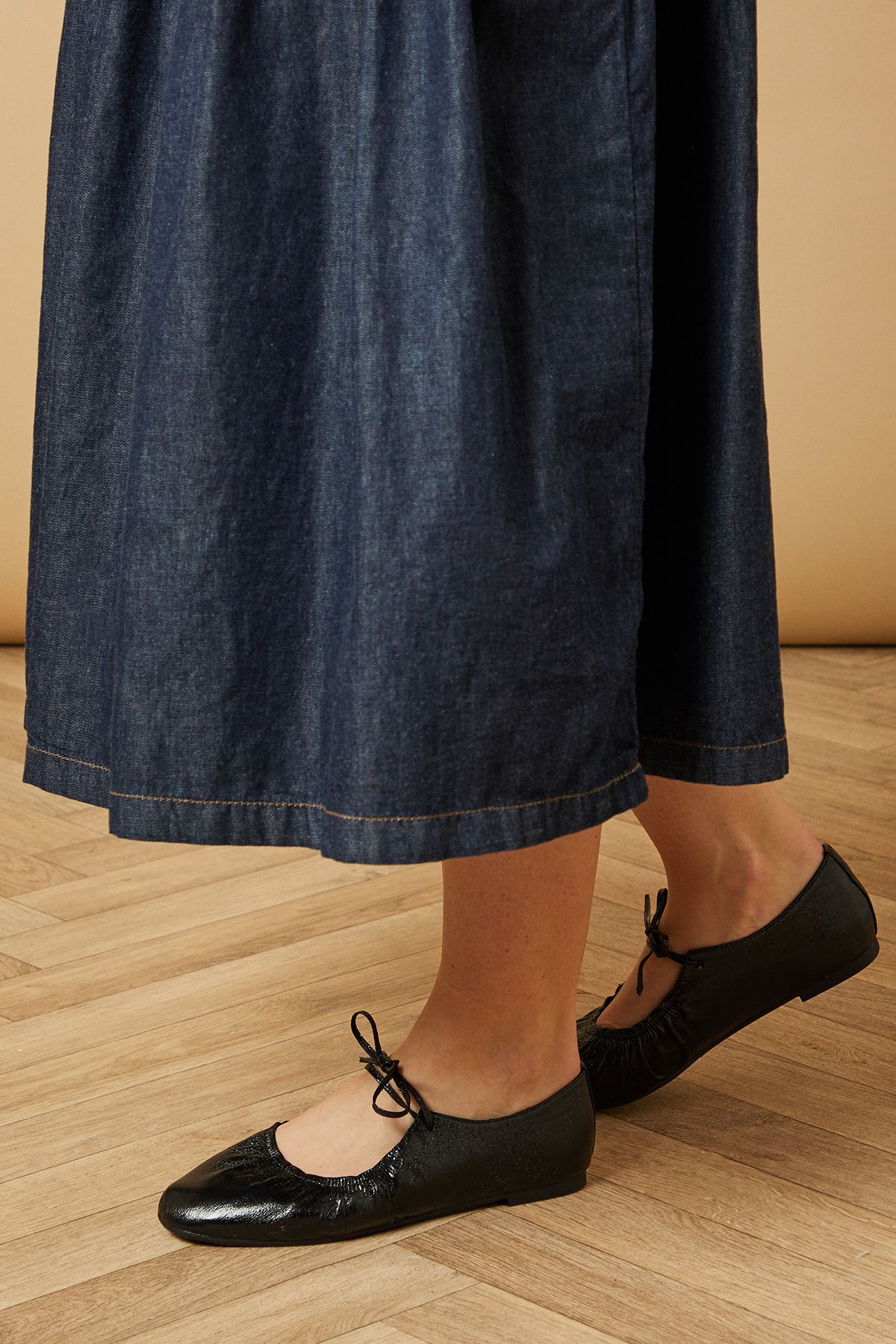 Oasis Elizabeth Faux Leather Lace Up Detail Flat Ballet Pumps Black image 1