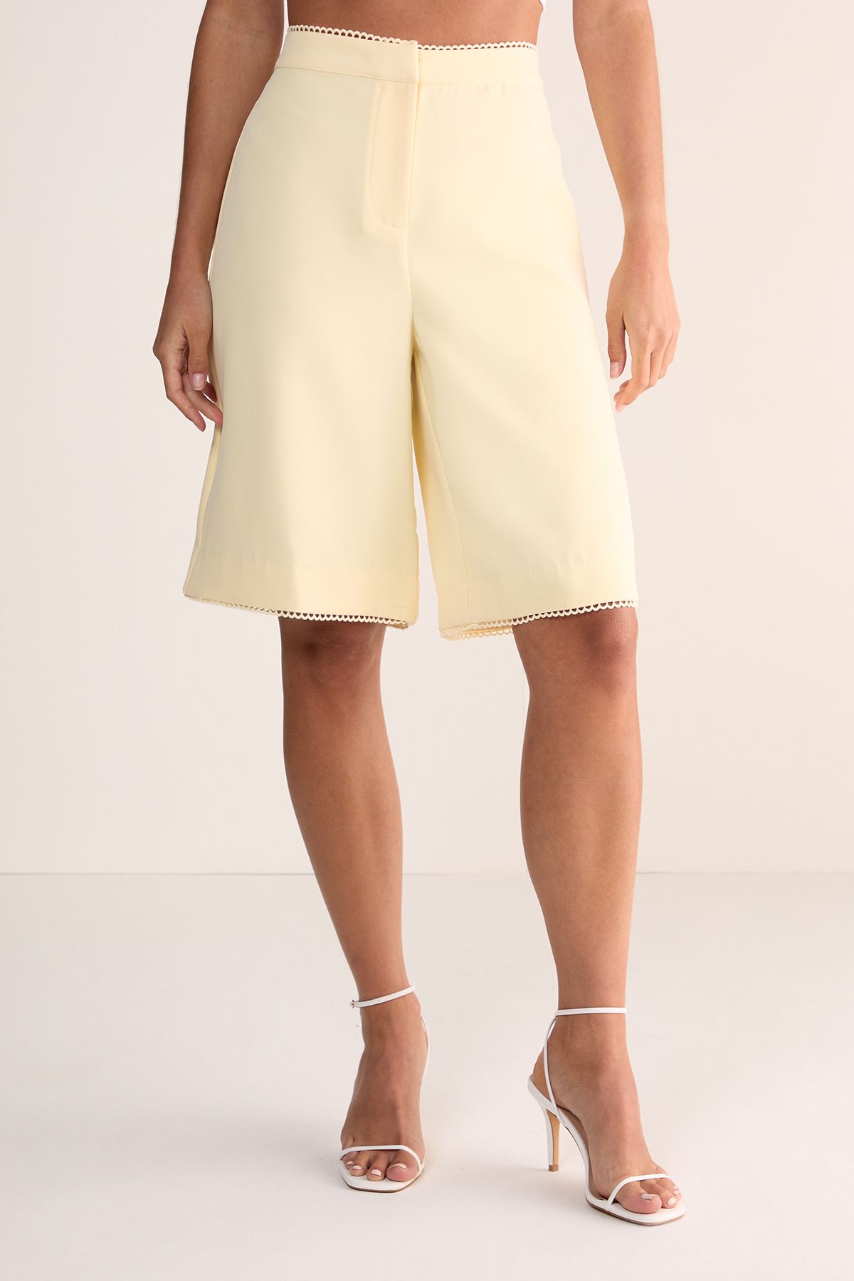 NastyGal Picot Trim Tailored  Jort Lemon image 1
