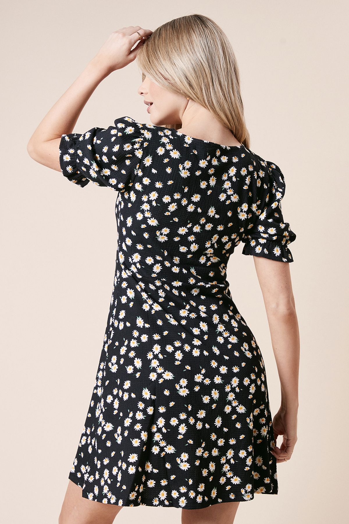 Dorothy Perkins Daisy V Neck Short Sleeve Mini Jersey Dress Black image 3