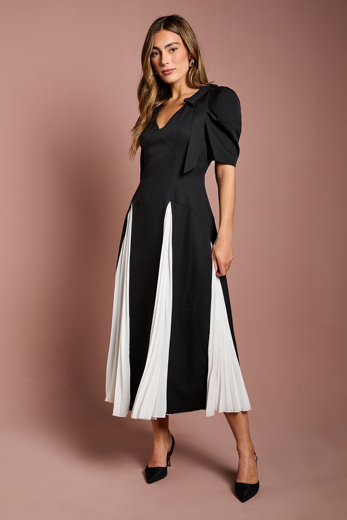 Coast Short Sleeve Crepe Maxi Dress With Godets Mono image 1