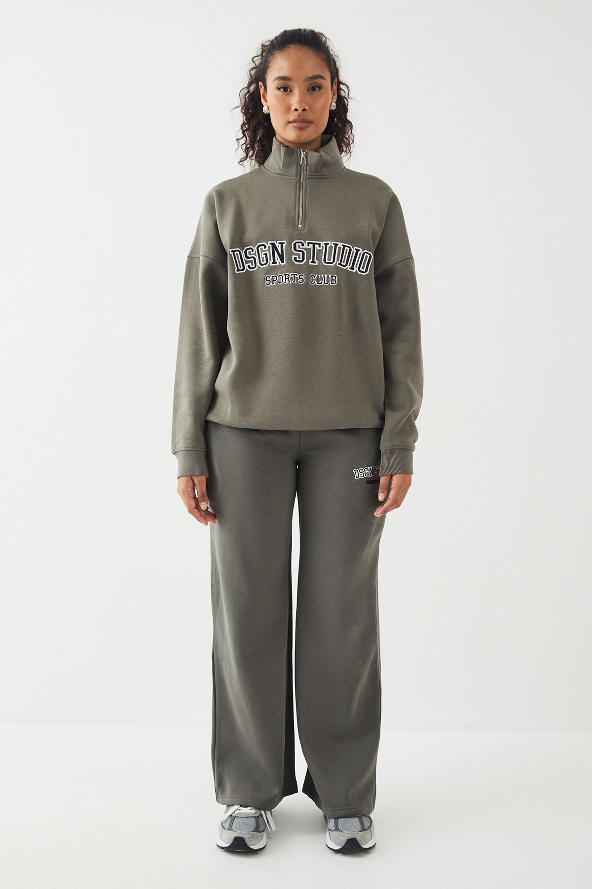 DSGN Studio DSGN Studio Applique Straight Leg Jogger Khaki image 5