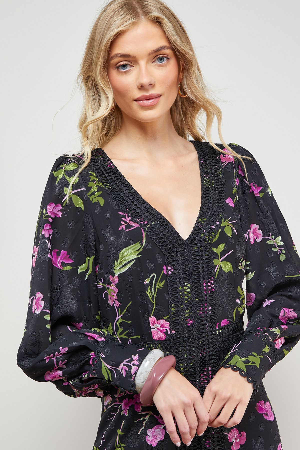 Oasis Printed Lace Trim Detail High Low Hem Midi Dress Black image 3