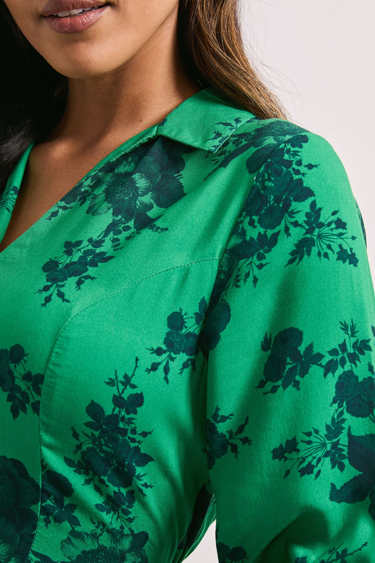 Dorothy Perkins Seam Detail Collared Blouson Sleeve Printed Midi Dress Green image 5