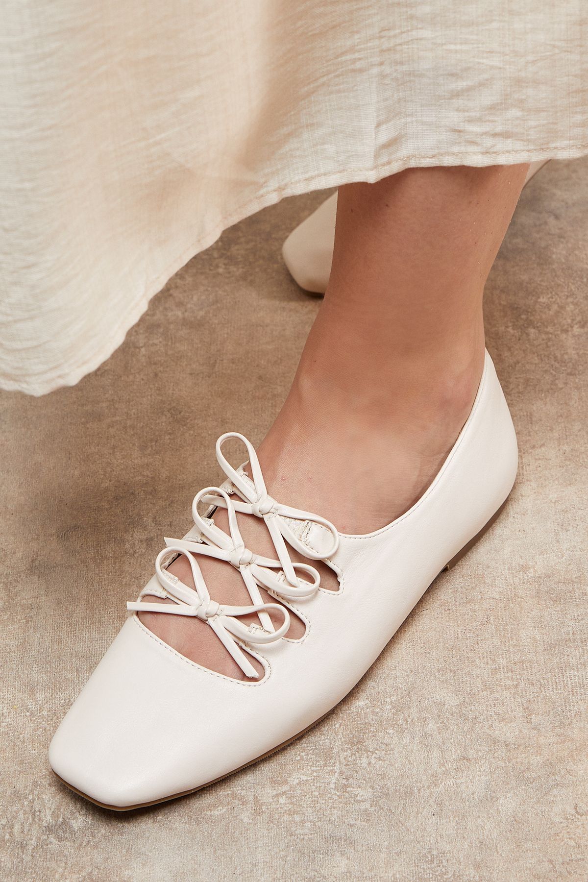 Oasis Darielle Faux Leather Multi Bow Ballet Pumps Bone image 5