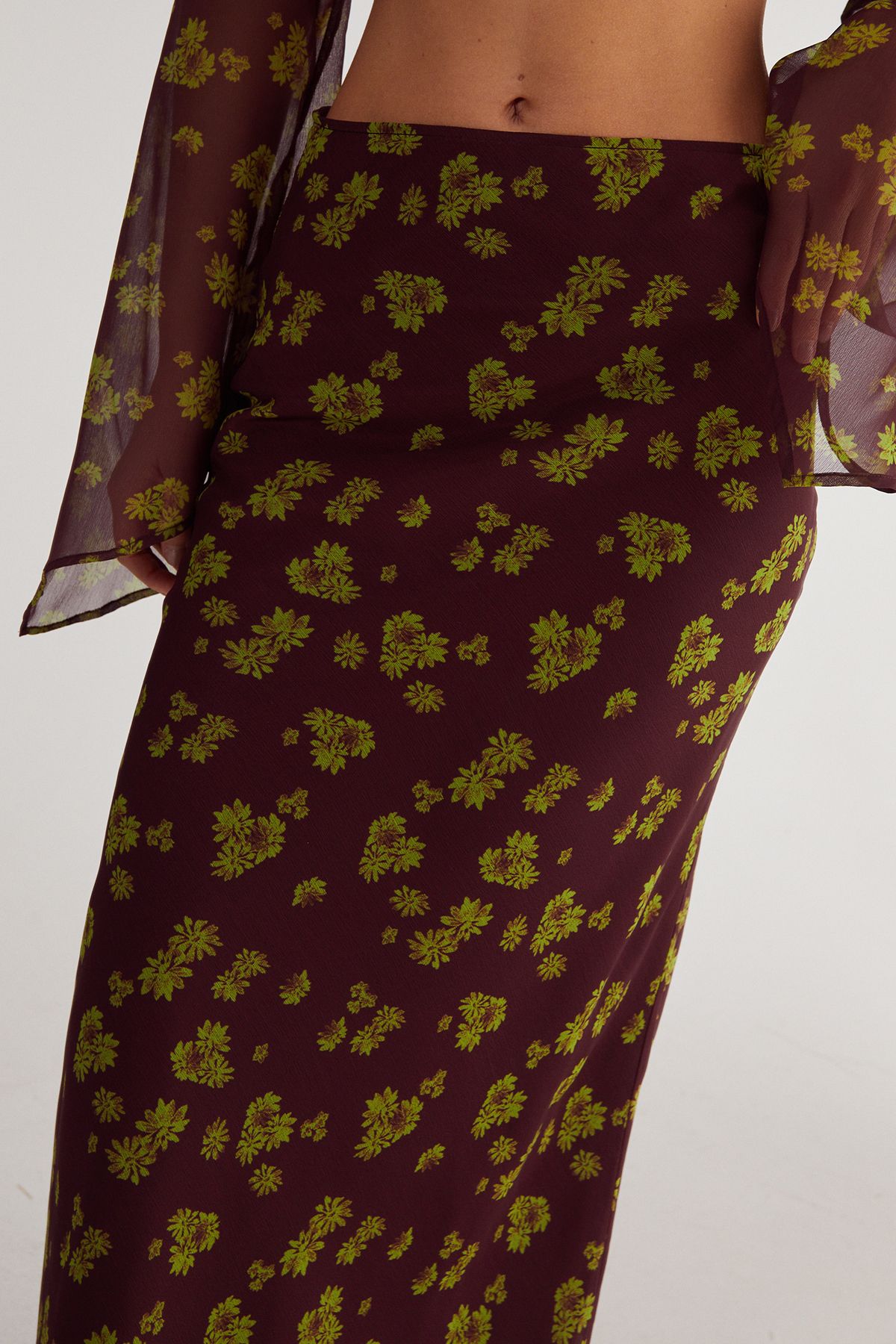 NastyGal Ditsy Crinkle Chiffon Bias Maxi Skirt Chocolate image 4