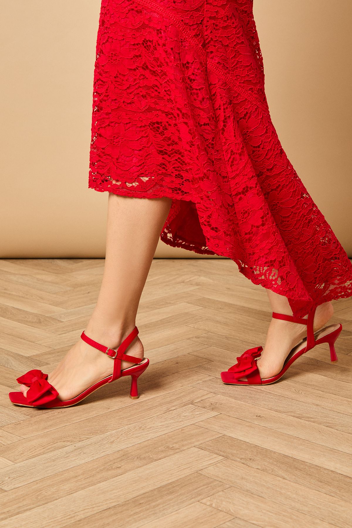 Oasis Marsha Faux Suede Bow Detail Kitten Heeled Sandals Red image 4