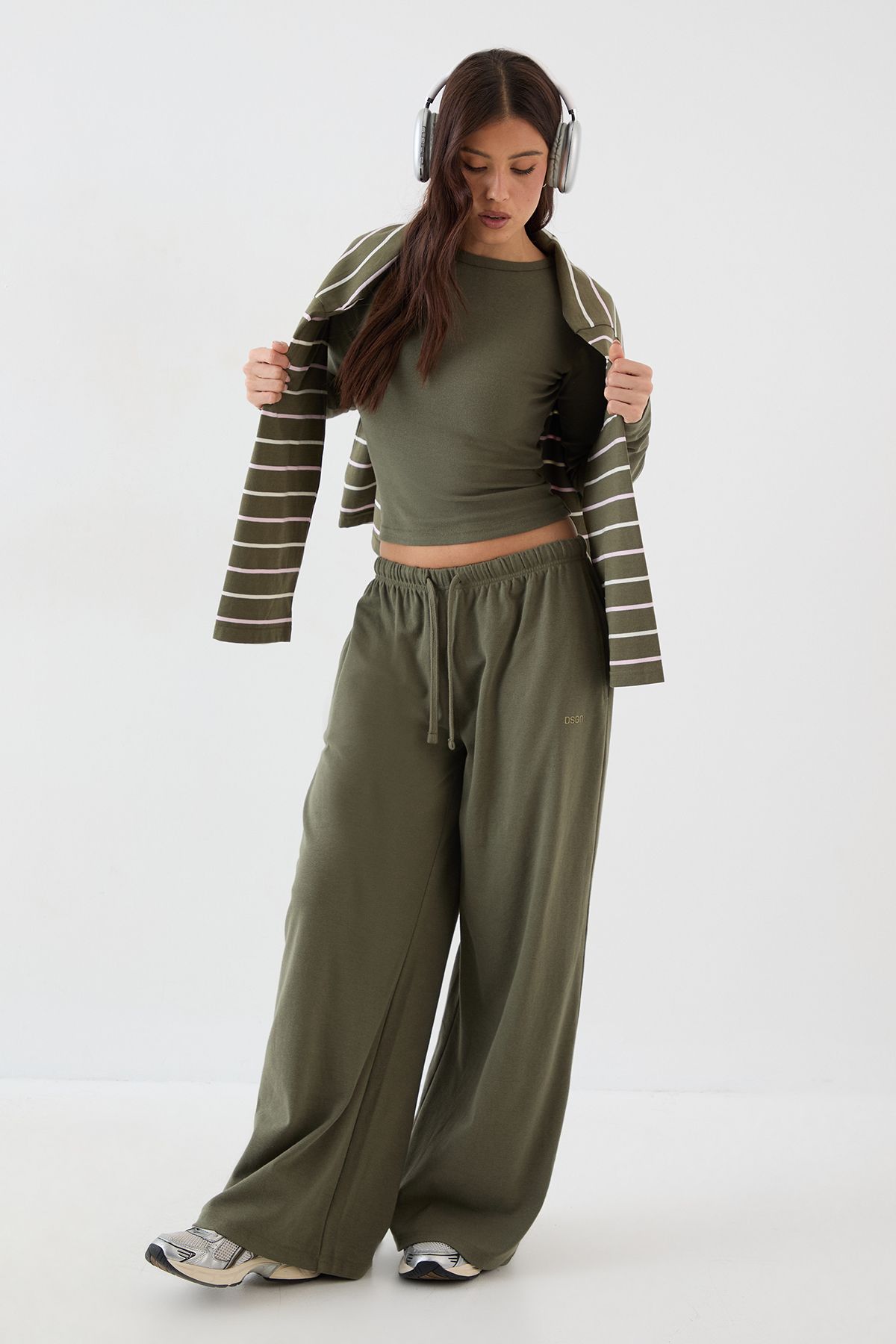 DSGN Studio DSGN Studio Embroidered Long Sleeve Top Olive image 3