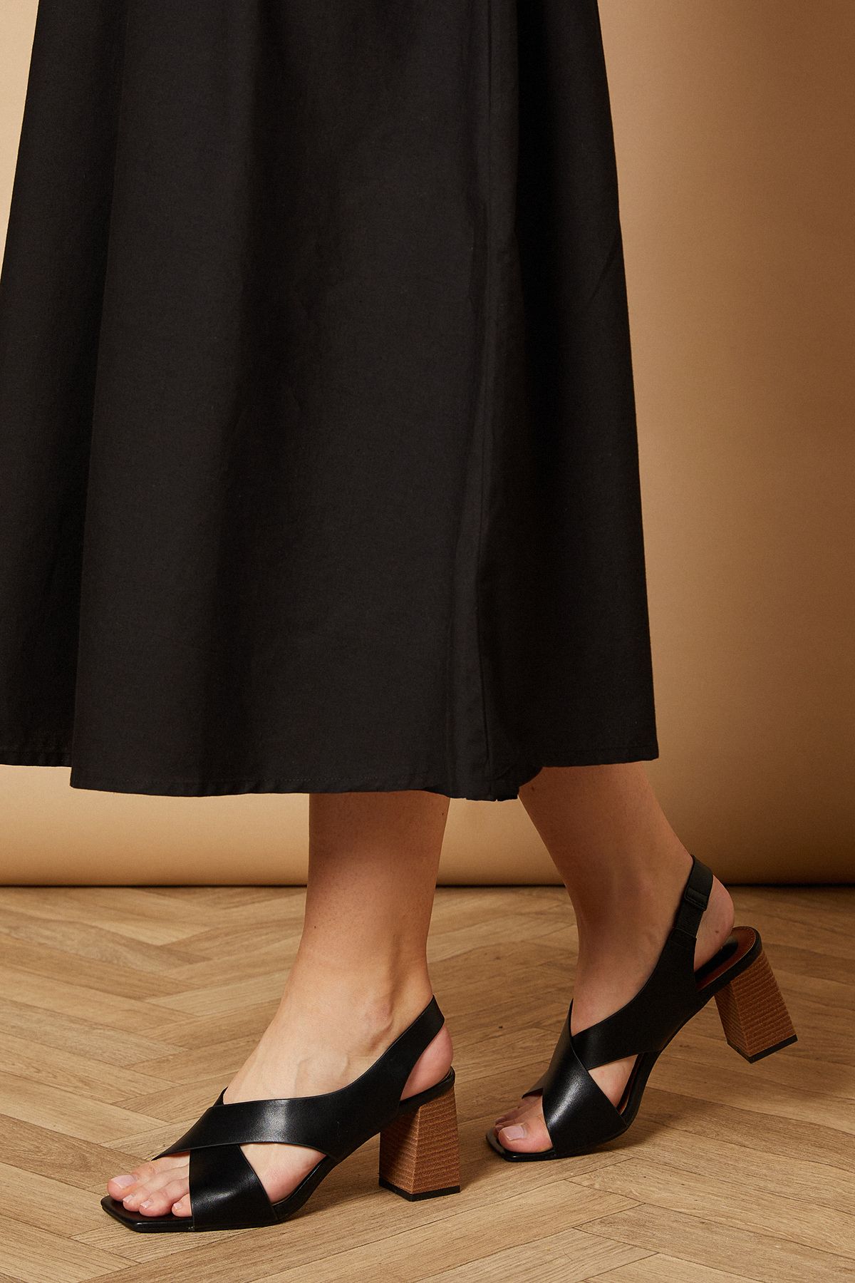 Oasis Skye Faux Leather Cross Strap Slingback Block Heel Sandals Black image 3