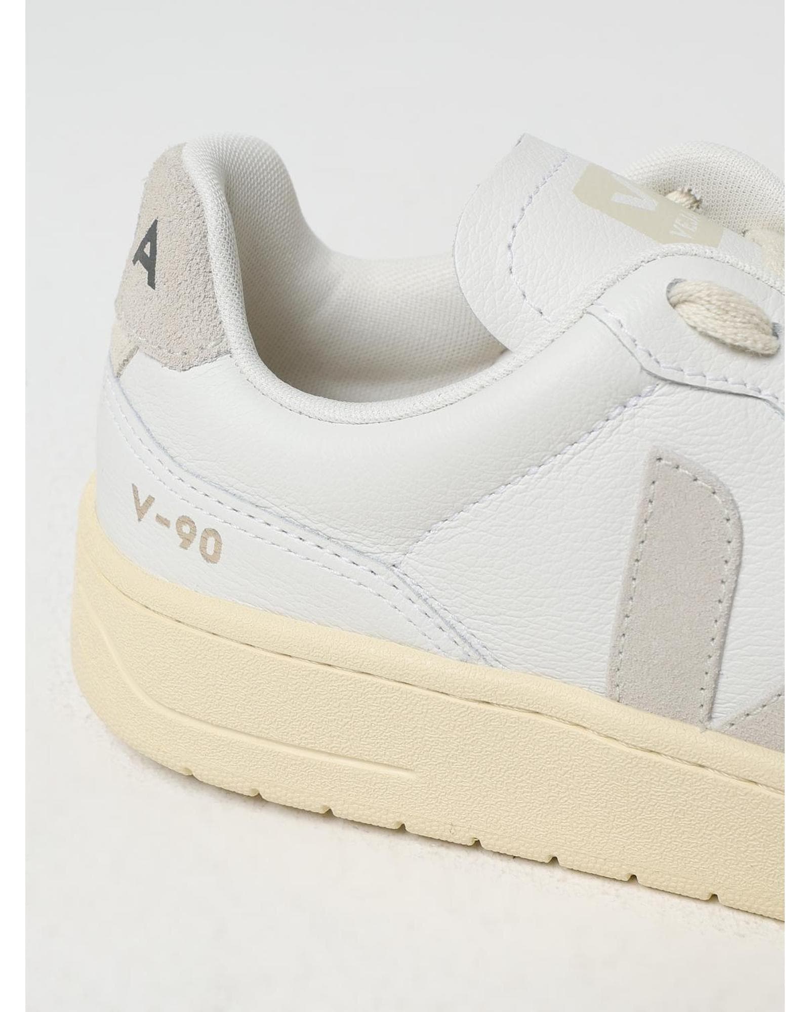 Veja 'V-90 O. T. Lea' Leather Trainers image 4