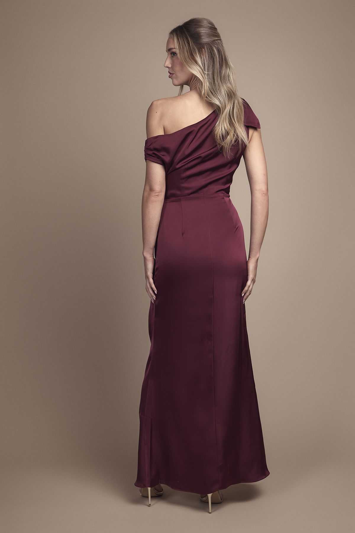 Coast Fallen Shoulder Bow Detail Bridesmaid Maxi Dress Malbec image 3
