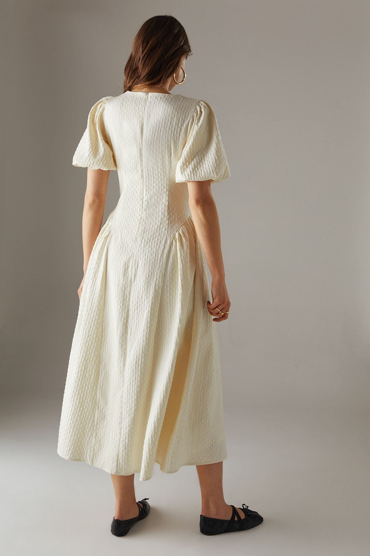 Warehouse Seersucker Organza Godet Side Puff Sleeve Midi Dress Cream image 3
