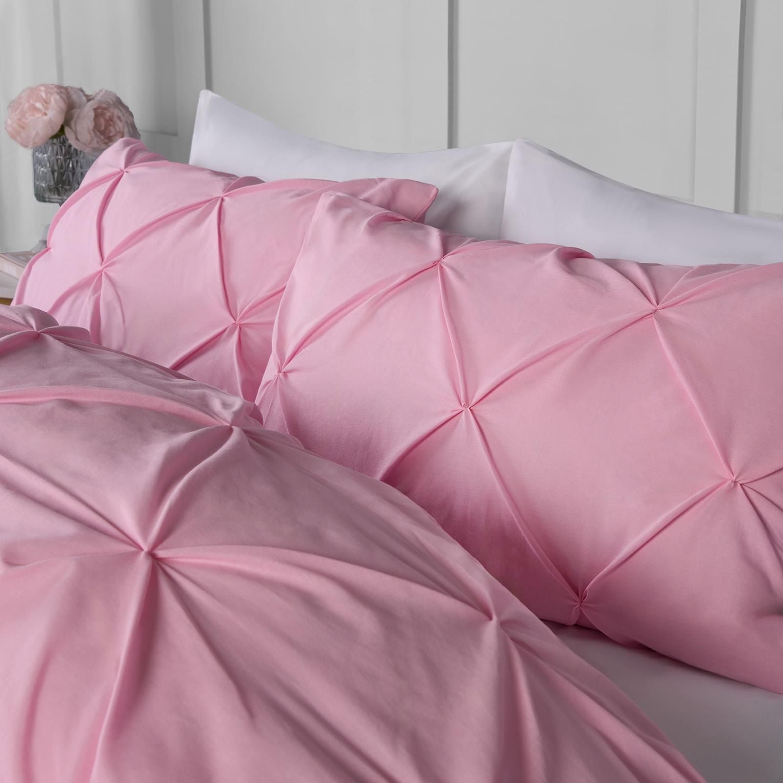 OHS Diamond Pintuck Duvet Cover with Pillowcase image 3