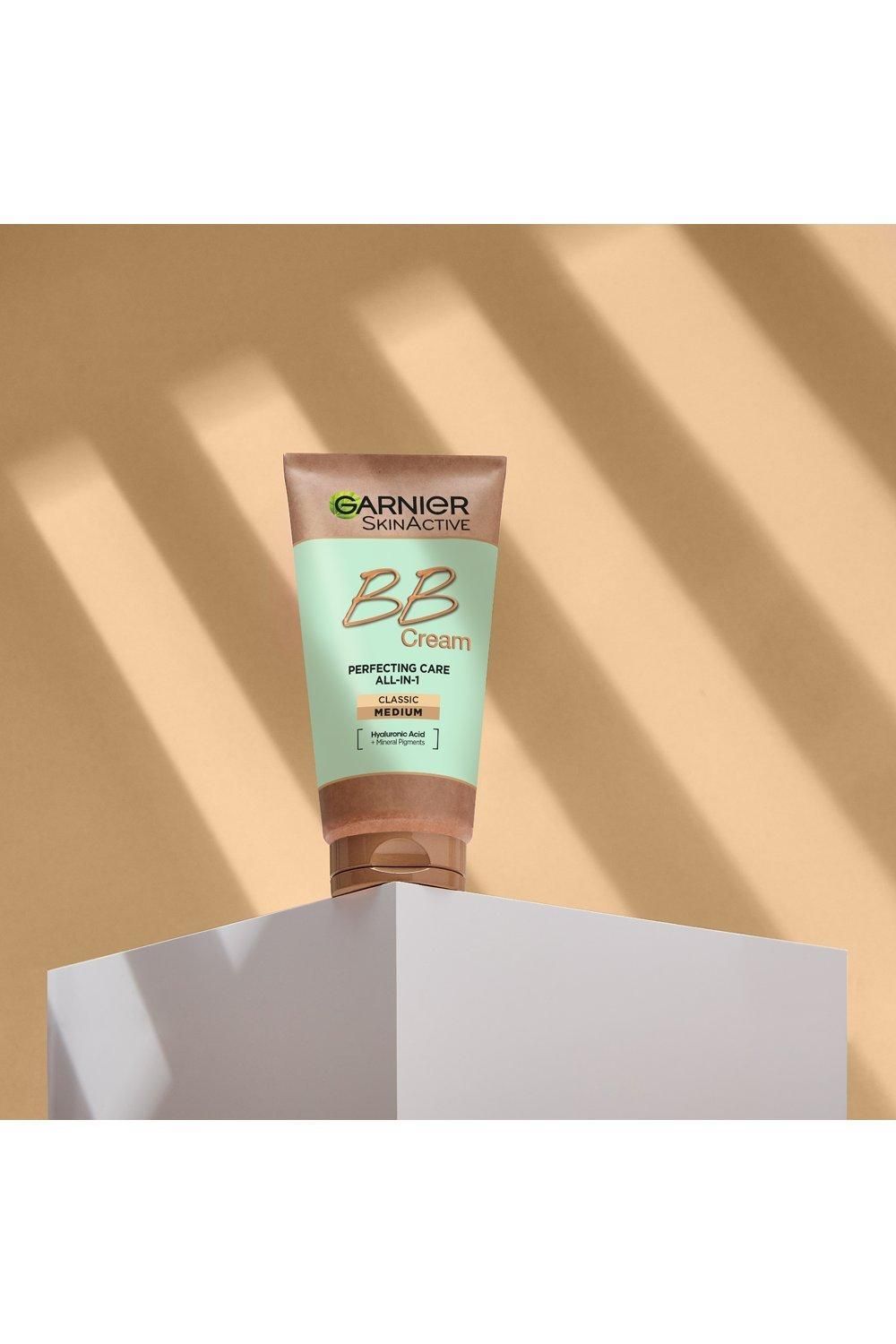Garnier Oil-Free Perfecting Care All-in-1 BB Cream SPF25 Light image 4