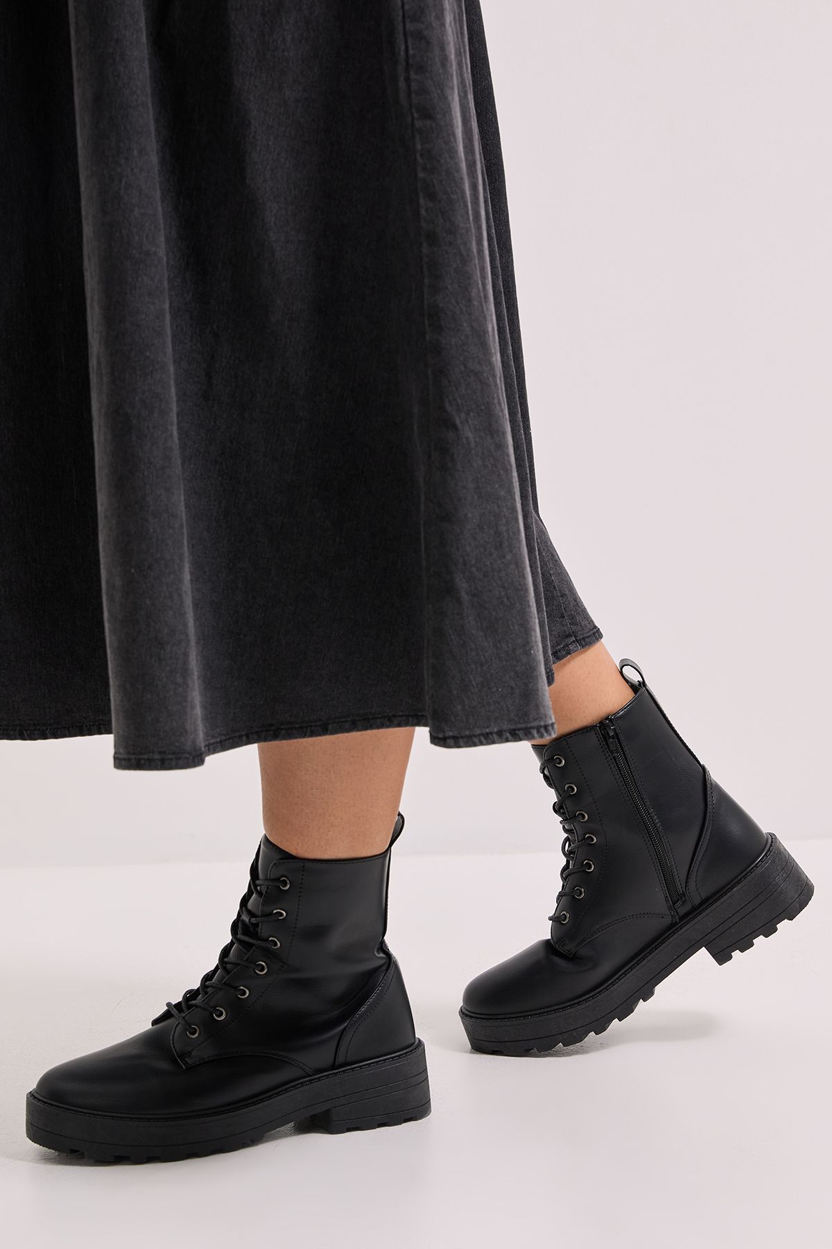 Dorothy Perkins Wide Fit Maryam Faux Leather Lace Up Chunky Ankle Boots Black image 2