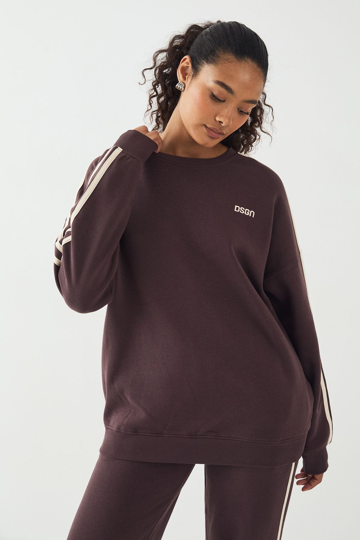 DSGN Studio DSGN Studio Side Stripe Oversized Sweatshirt Chocolate image 3
