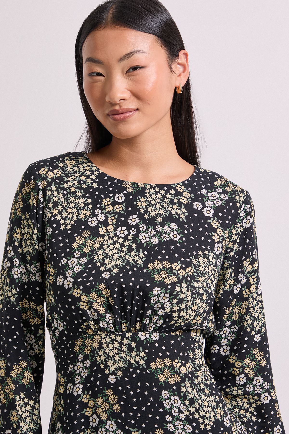 Dorothy Perkins Petite Black Floral Sleeve Frill Detail Printed Mini Dress Black image 4