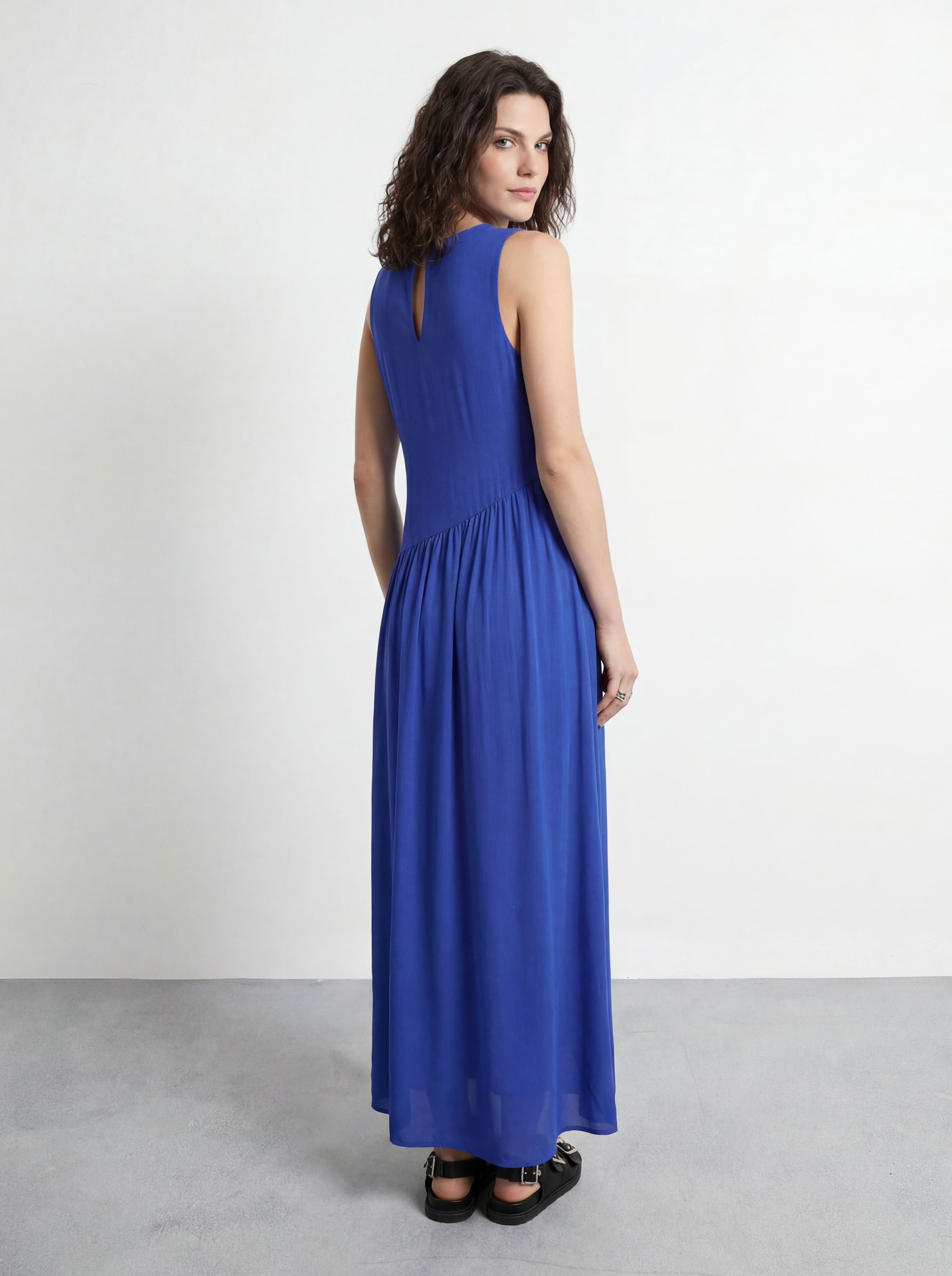 Warehouse Petite Plain Dropped Waist Chiffon Tiered Maxi Dress Cobalt image 3