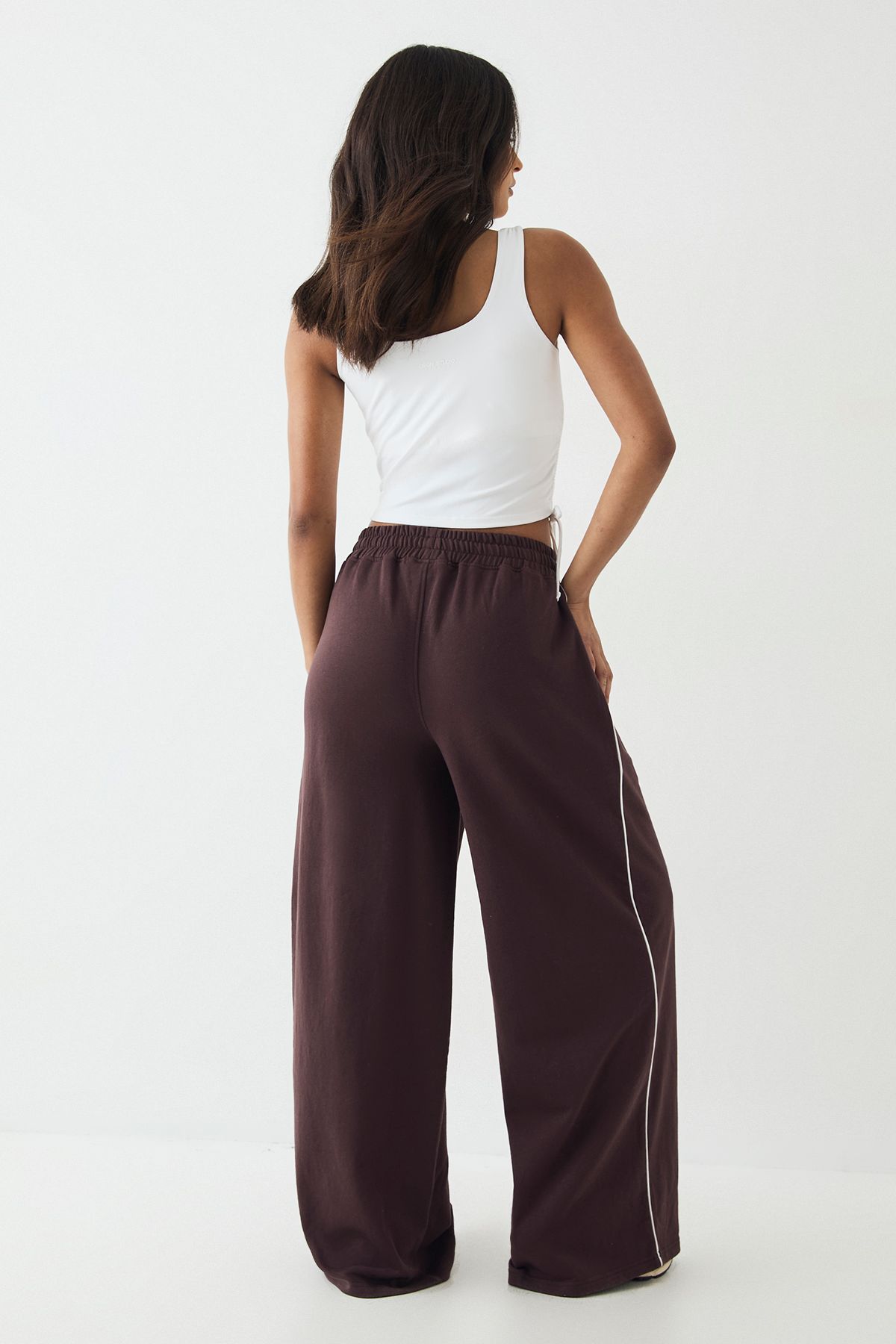 DSGN Studio DSGN Studio Piping Detail Mid Rise Wide Leg Jogger Chocolate image 2