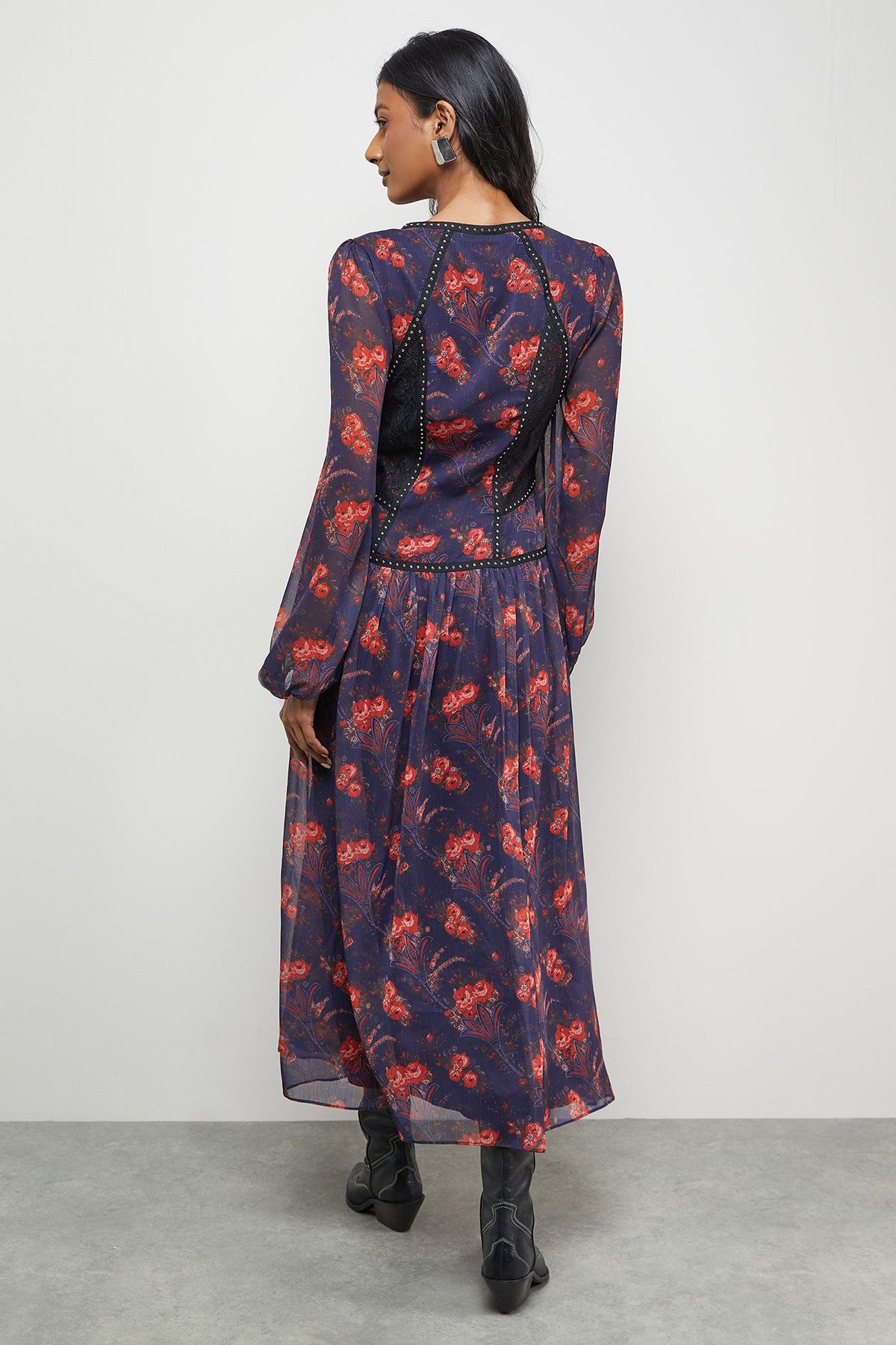 Warehouse Printed Chiffon Plunge Neck Pleated Maxi Dress Black image 3