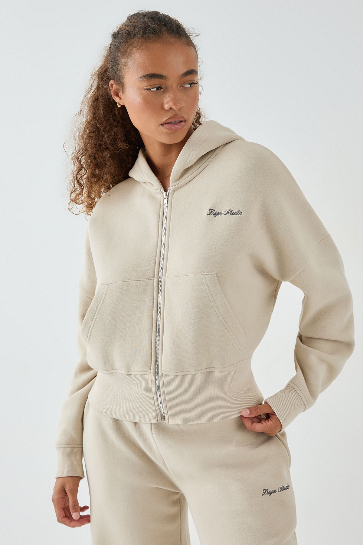 DSGN Studio DSGN Studio Deep Hem Boxy Crop Zip Through Hooded Tracksuit Stone image 4