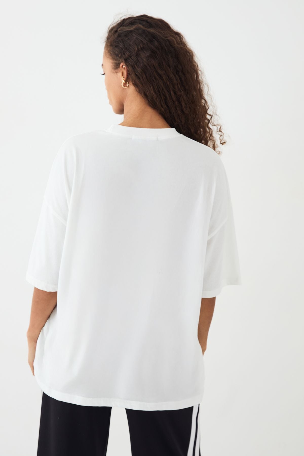 DSGN Studio DSGN Studio Script Embroidered Crew Neck Oversized T-Shirt White image 2