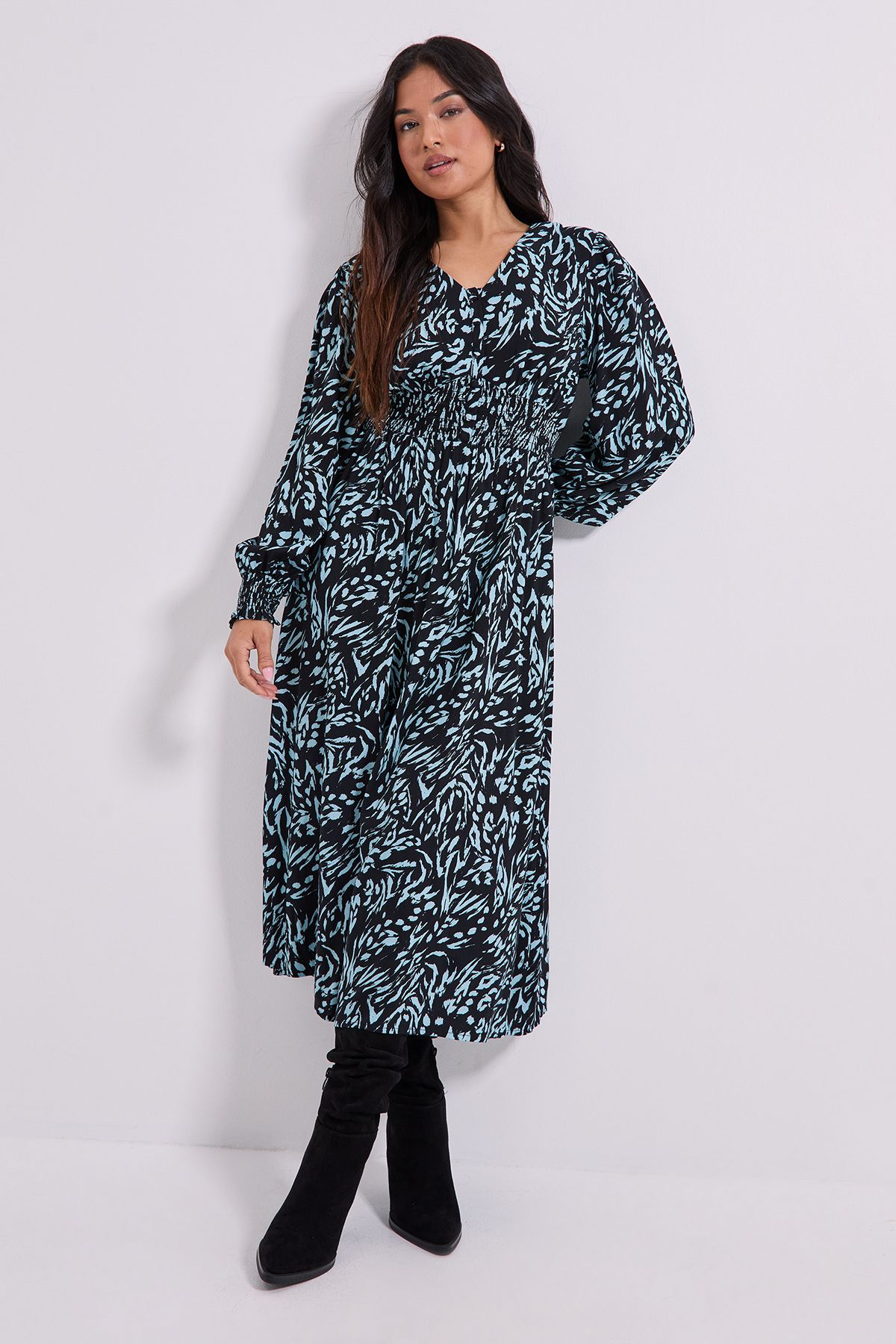 Dorothy Perkins Petite V Neck Button Front Detail Printed Midi Dress Blue image 2