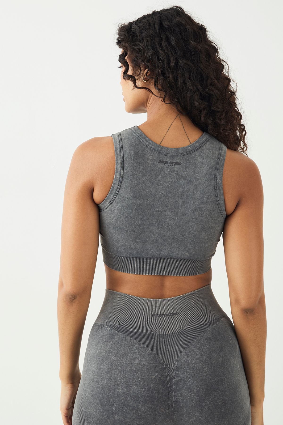 DSGN Studio DSGN Studio Sport High Ultra Contour Washed Seamless Padded Crop Top Charcoal image 2