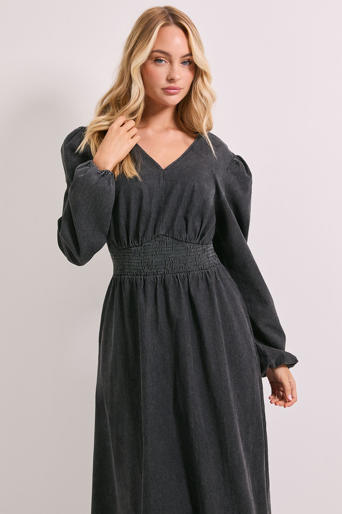 Dorothy Perkins Shirred Waist Long Sleeve Denim Midi Dress Dark Grey image 4