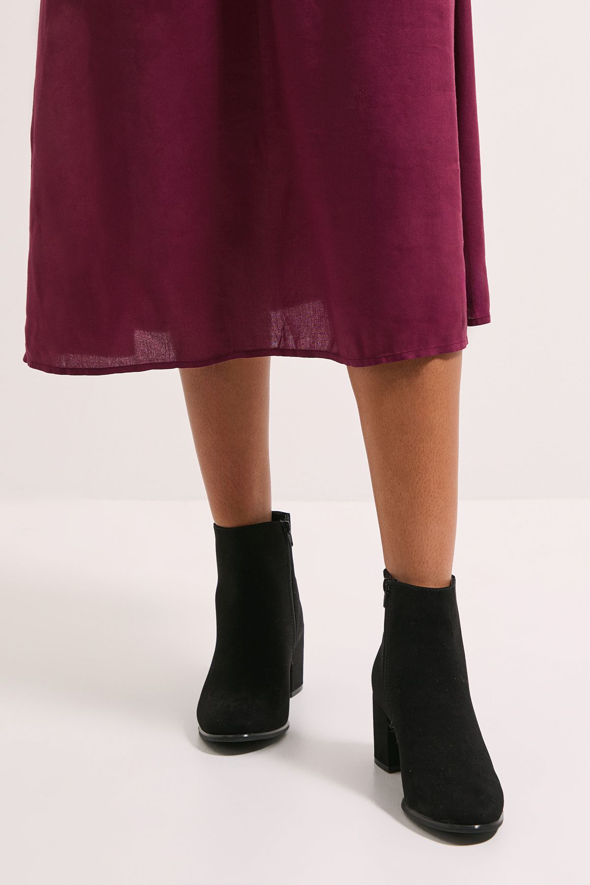 Dorothy Perkins Wide Fit Morgan Round Toe Medium Block Heel Ankle Boots Natural Black image 4