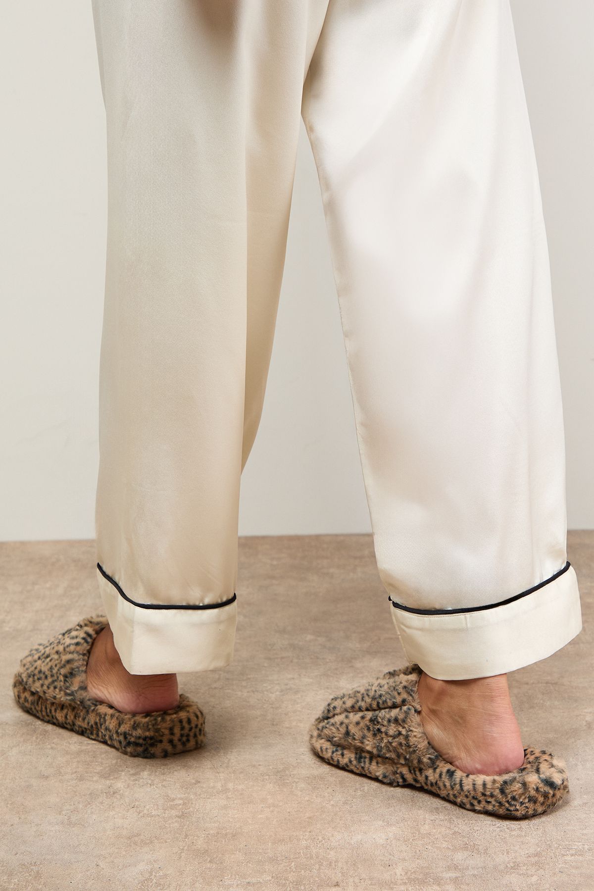 Oasis Mel Faux Fur Slider Slippers Leopard image 4