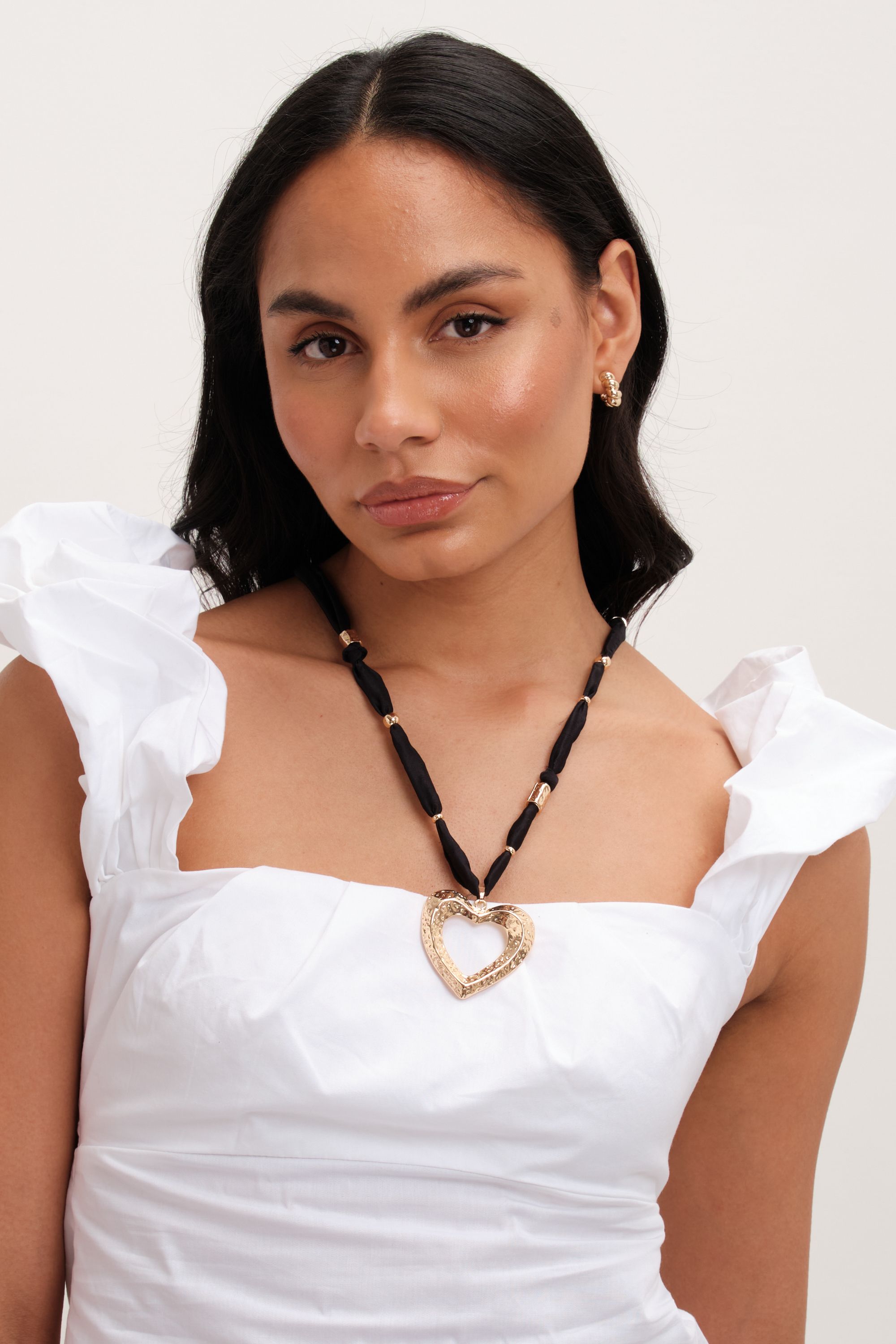 Mood Gold Hammered Heart Long Pendant Necklace image 4