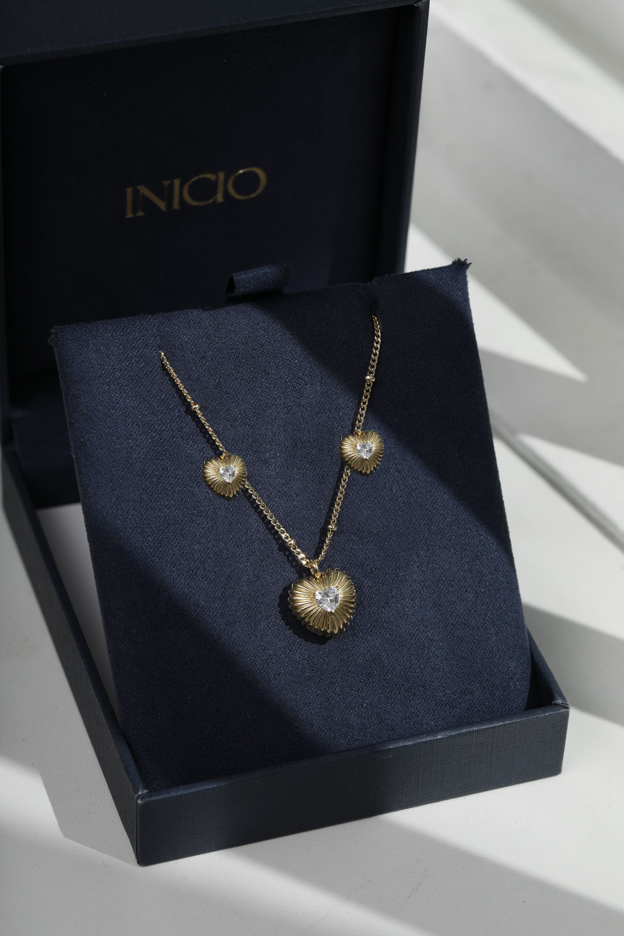 Inicio Gold Plated and Cubic Zirconia Ridged Heart Set - Gift Box image 4