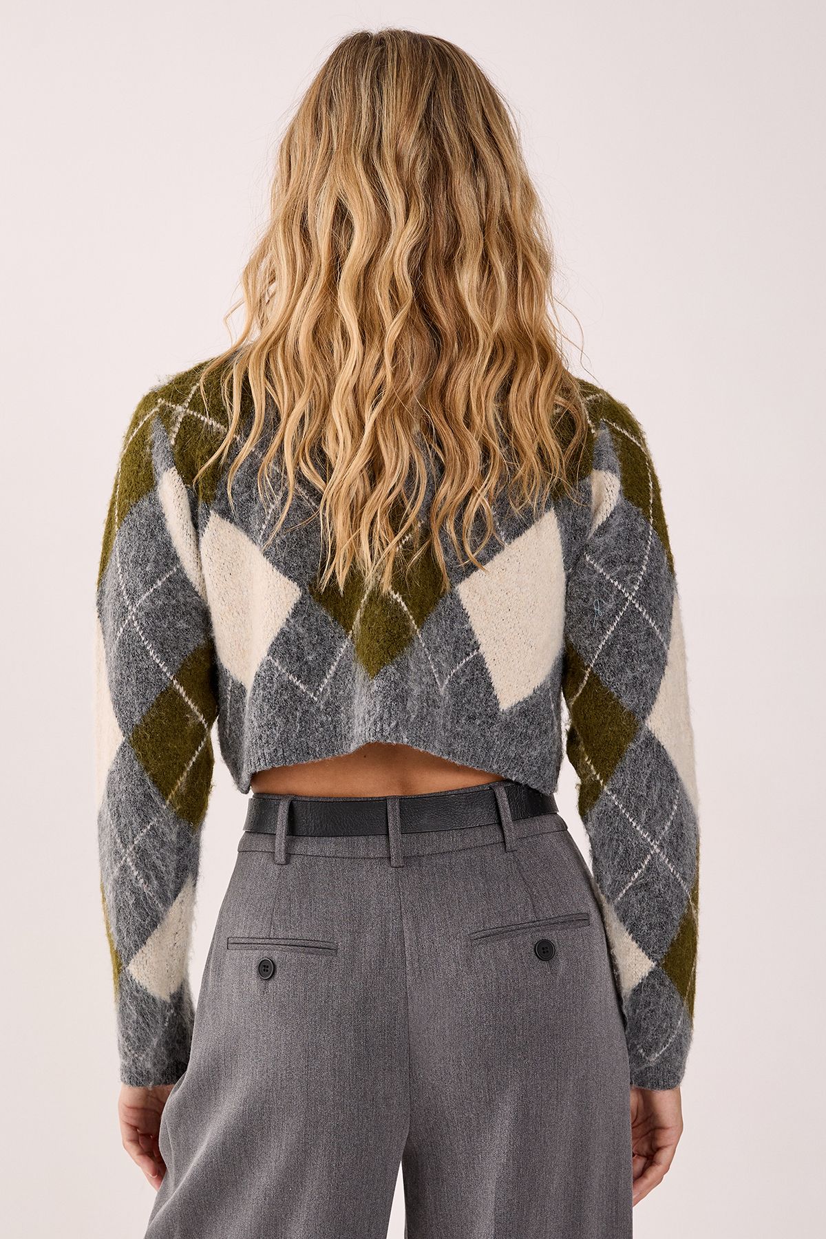 NastyGal Brushed Argyle Cropped Cardigan Grey image 3