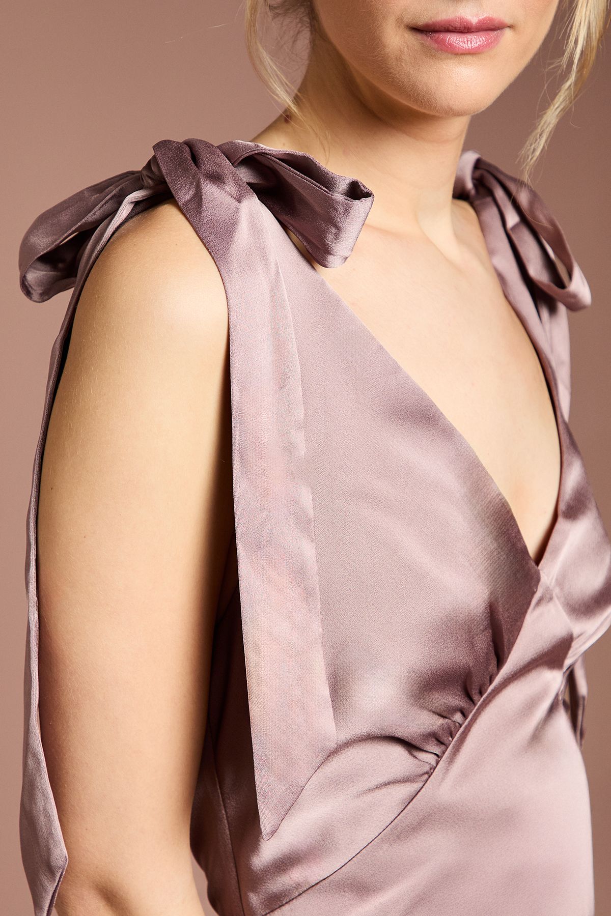 Coast Coast Honoured Petite Satin Back Crepe V Neck Tie Shoulder Maxi Bridesmaid Dress Dusty Mauve image 5