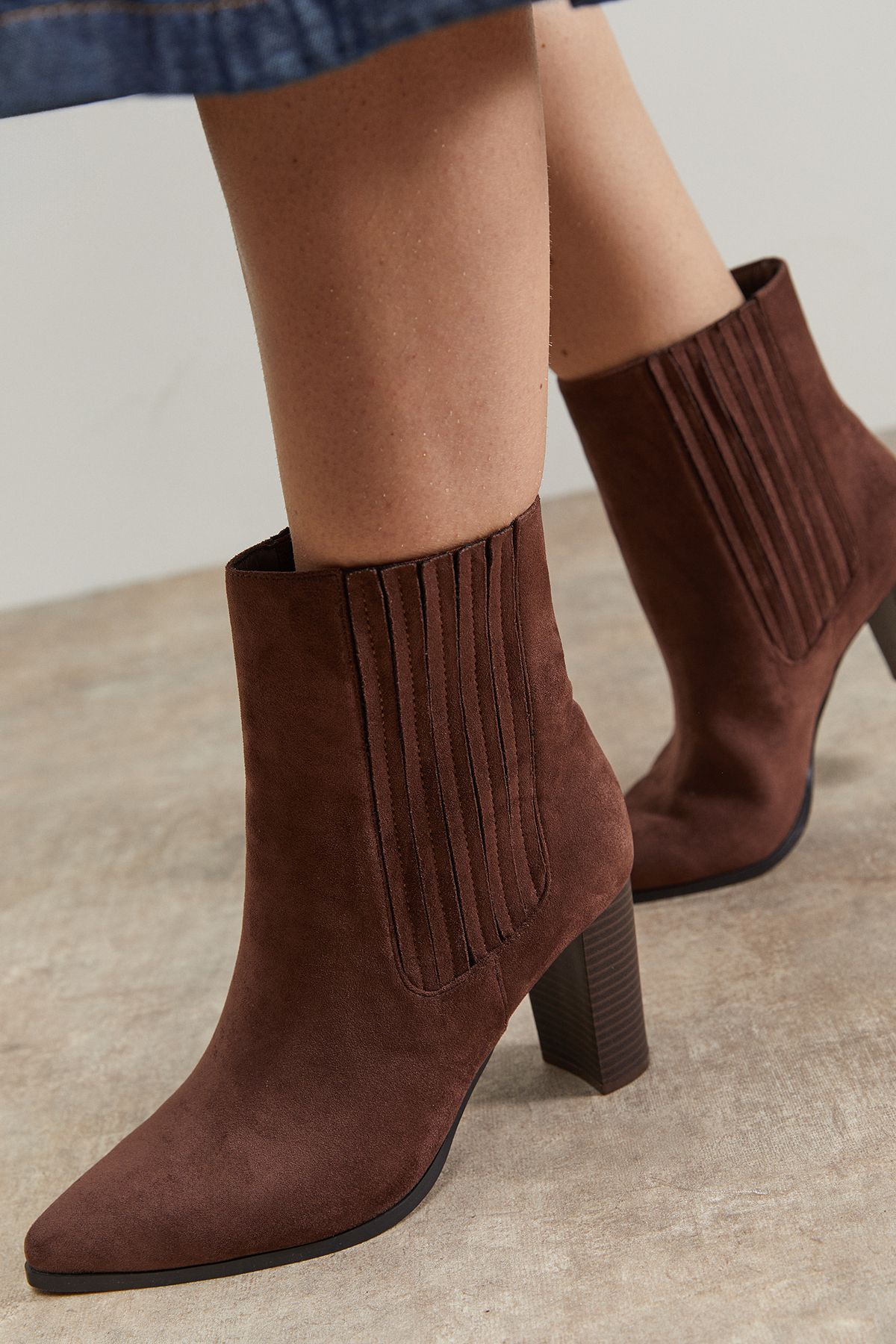 Oasis Maria Faux Suede High Block Heel Pointed Chelsea Ankle Boots Chocolate image 4