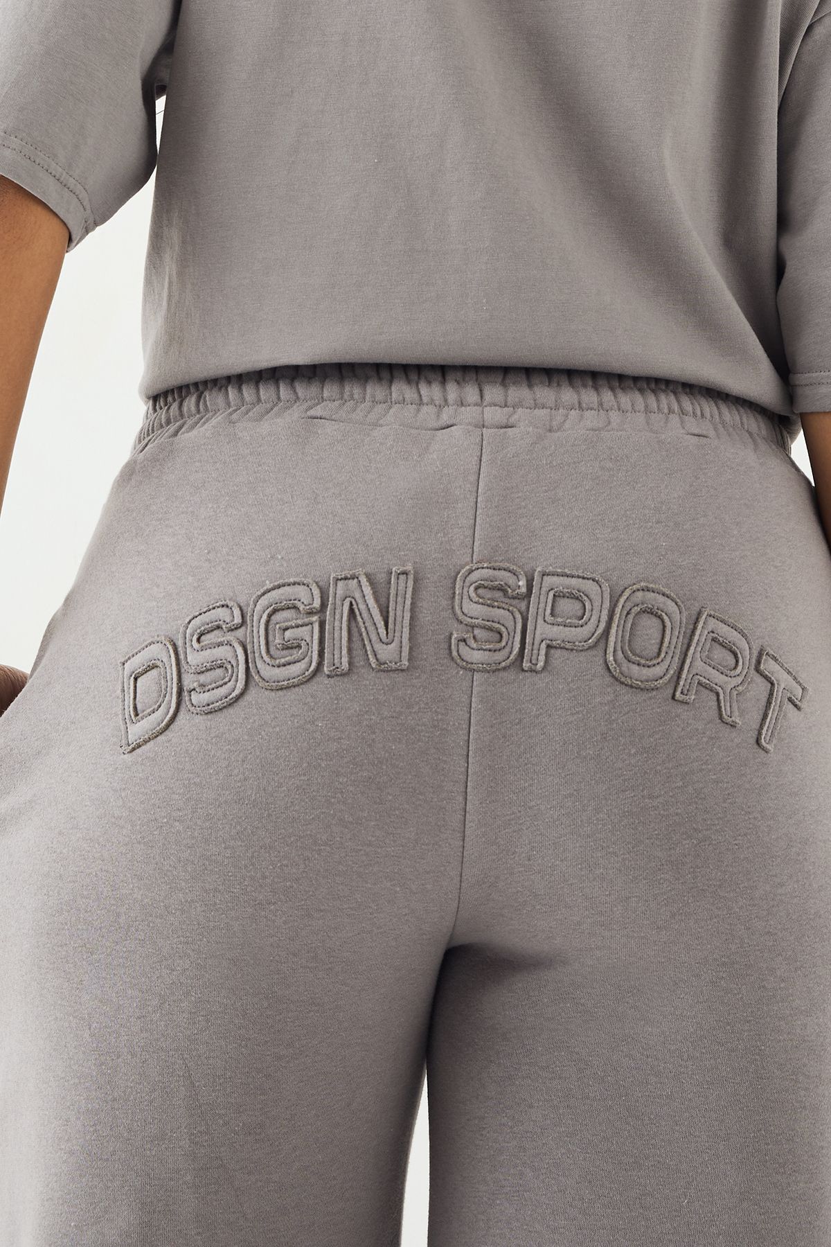 DSGN Studio DSGN Studio Self Fabric Applique Straight Leg Jogger Charcoal image 4