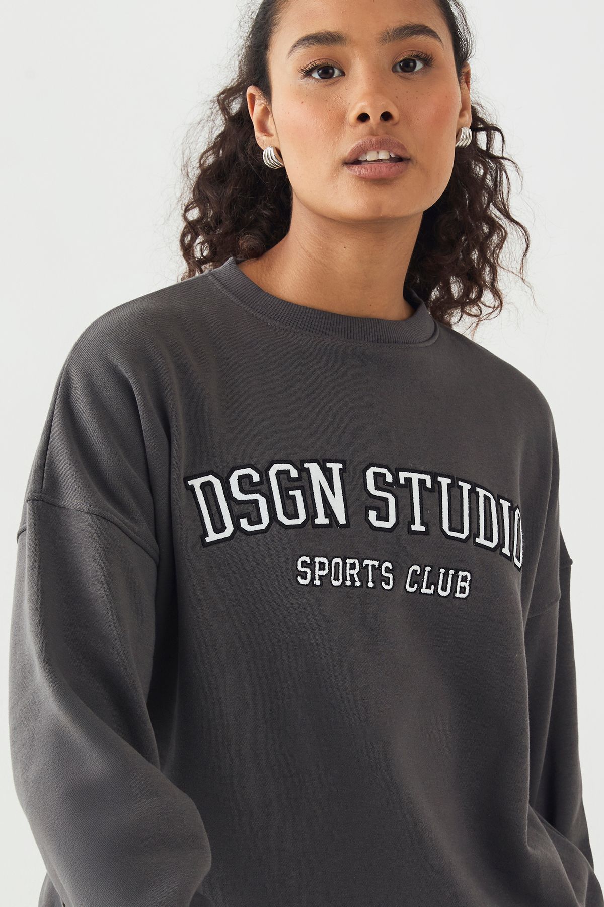 DSGN Studio DSGN Studio Applique Oversized Sweatshirt Charcoal image 4