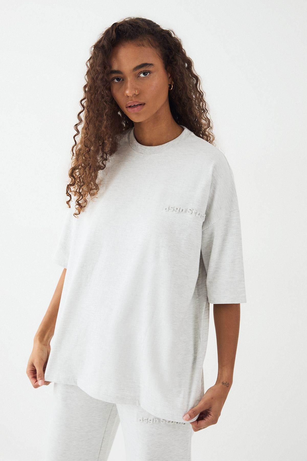 DSGN Studio DSGN Studio Embossed Oversized T-shirt Ash Grey image 1