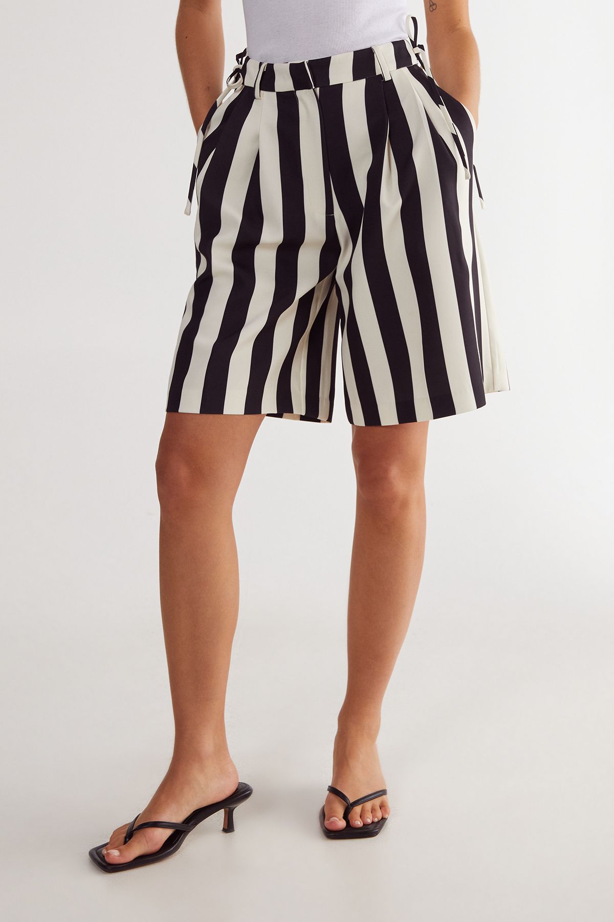 NastyGal Striped Print Tailored Jort Mono image 2