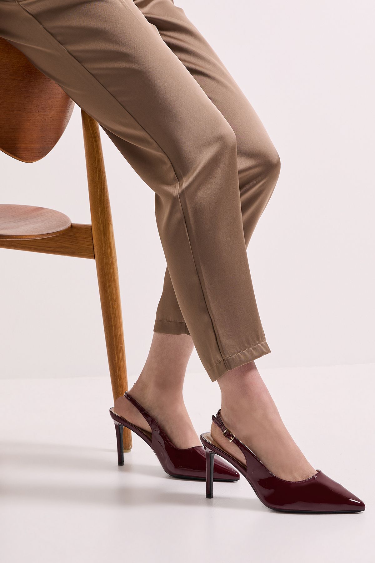 Dorothy Perkins Wide Fit Dasha Sling Back High Stiletto Court Shoes Burgundy image 2