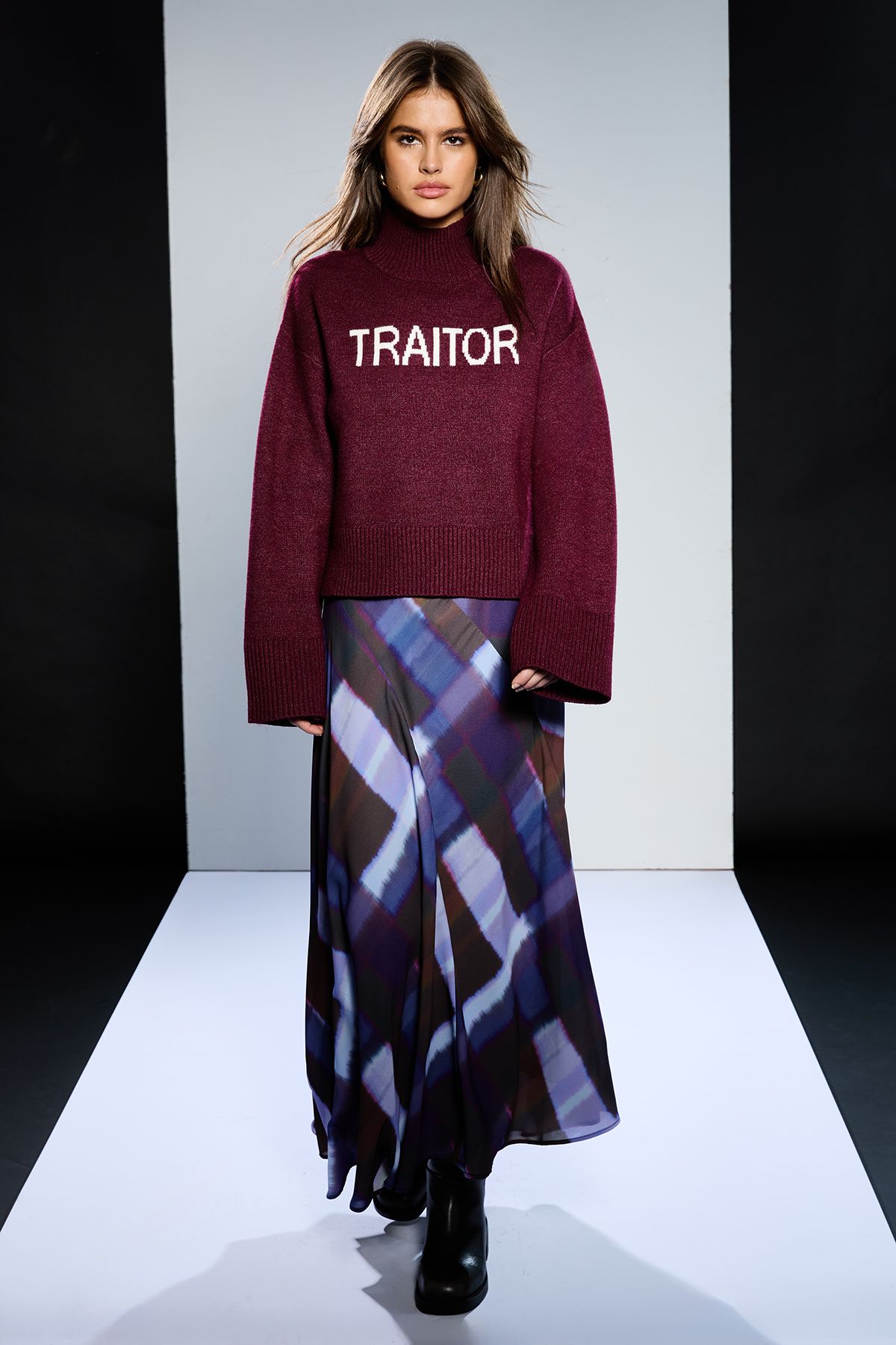 RUNWAY 1.8.1.8 Runway 1.8.1.8 Traitor Slogan High Neck Jumper Burgundy image 2