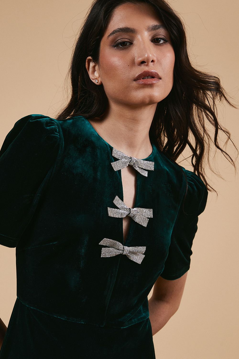 Oasis Occasion Velvet Diamante Bow Midaxi Dress Emerald image 2