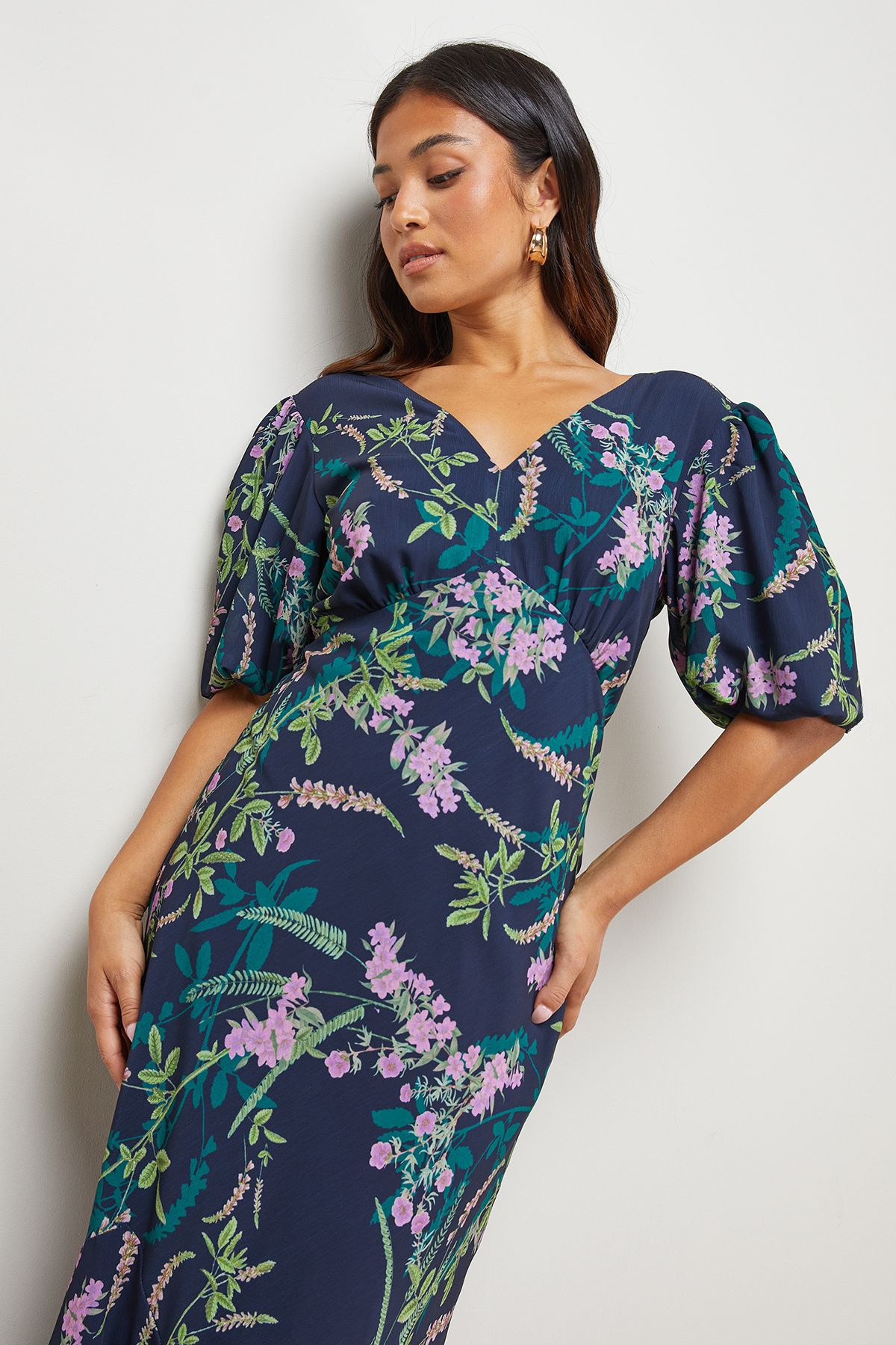 Oasis Petite Printed Chiffon Puff Sleeve Fishtail Midaxi Dress Navy image 4