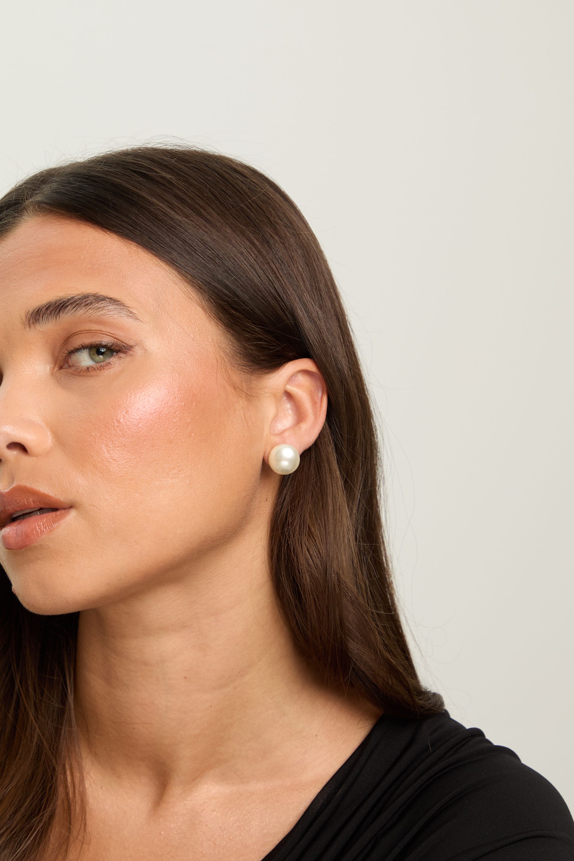 Jon Richard Cream Large Bouton Pearl Earrings image 3